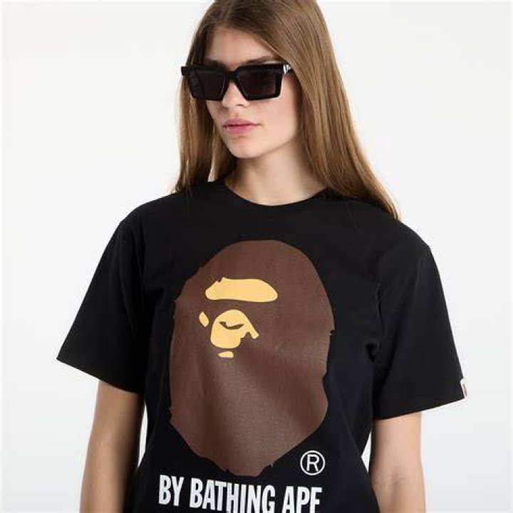 A BATHING APEを使ったストリートファッションの着こなしイメージ